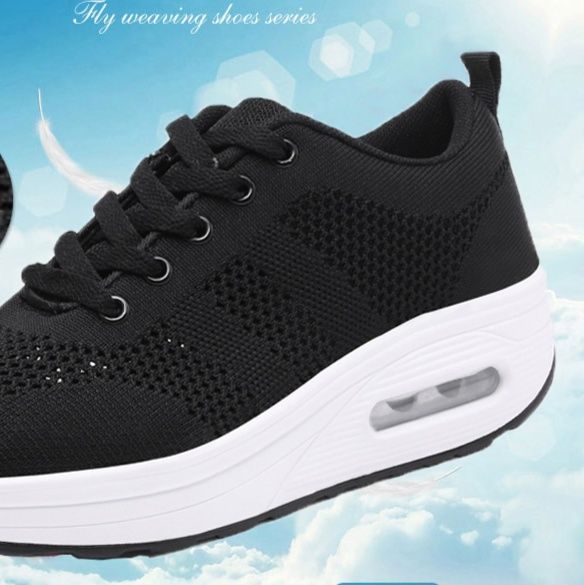 黒スニーカー 通気性抜群メッシュ編み込み運動靴