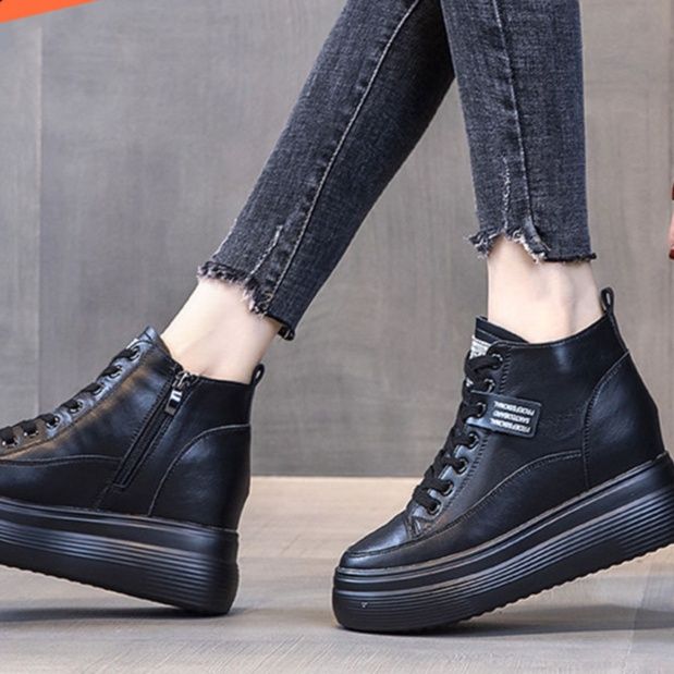 黒スニーカー 厚底ハイカットスニーカー