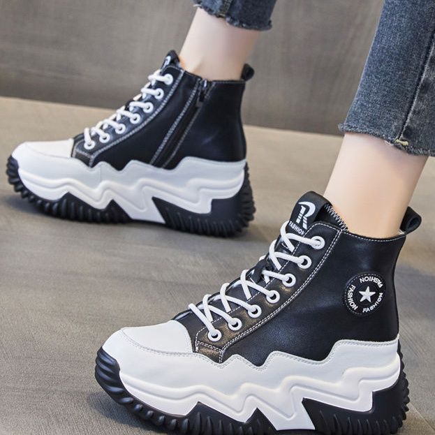 黒スニーカー 厚底ソール波型設計ハイカット運動靴