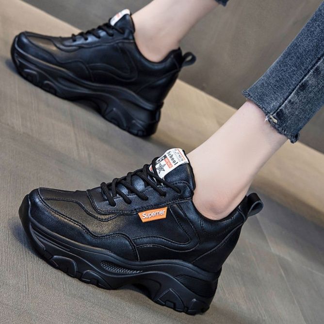 黒スニーカー 本革八センチ身長アップ運動靴