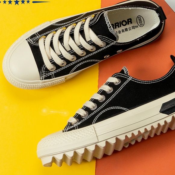 黒スニーカー 厚底ぎざぎざソール紐靴カジュアル運動靴