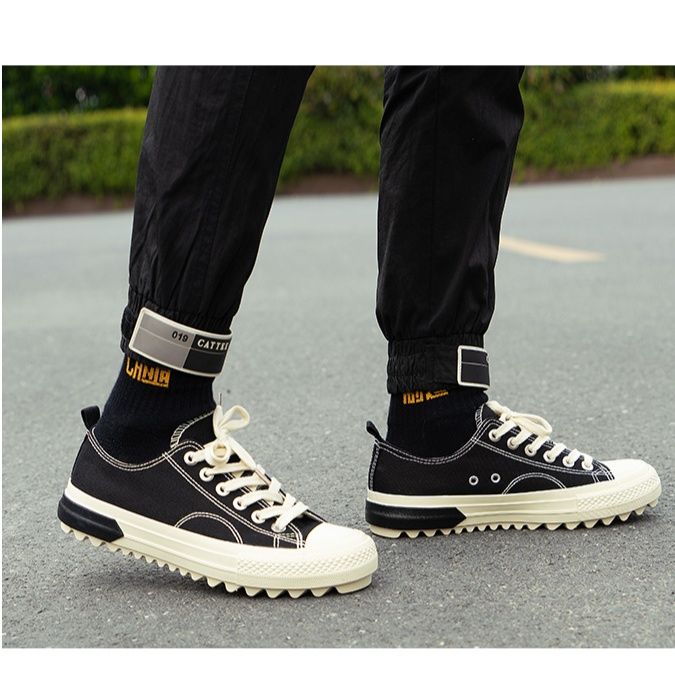 黒スニーカー 厚底ぎざぎざソール紐靴カジュアル運動靴