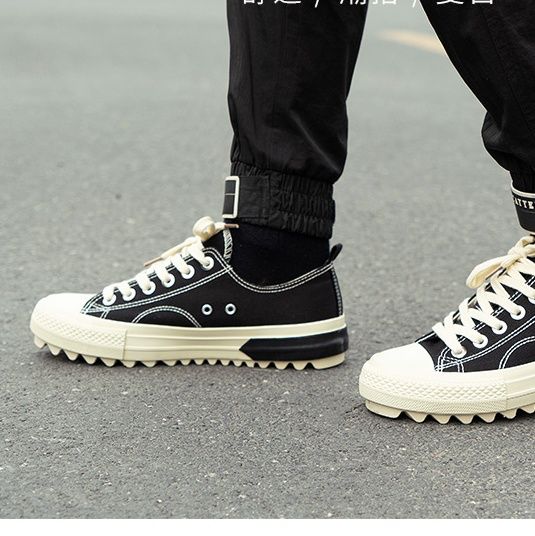 黒スニーカー 厚底ぎざぎざソール紐靴カジュアル運動靴