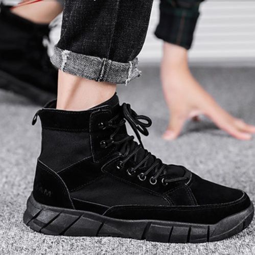 黒スニーカー アーバンストリート風ハイカット運動靴