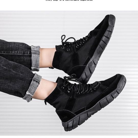 黒スニーカー アーバンストリート風ハイカット運動靴