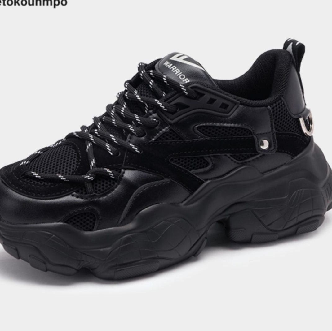 https://fulmo-img-server.com/black-sneaker-factory/1763361420655_3uf9ta5h_tt242wmu.jpeg