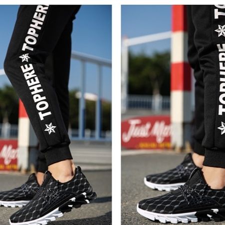 黒スニーカー 立体格子模様軽量運動靴