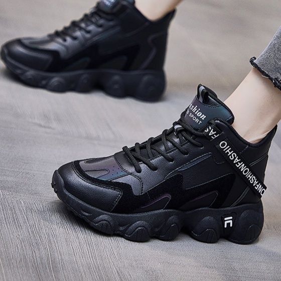 黒スニーカー 防水防滑機能付き厚底運動靴