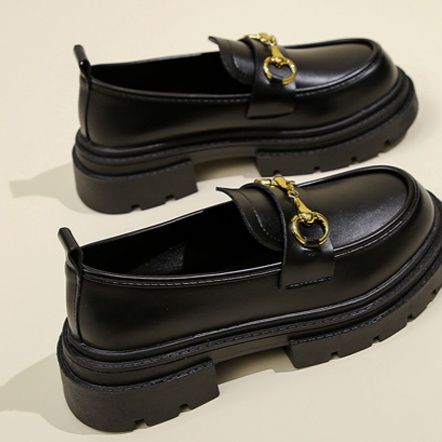 黒スニーカー 金具装飾ローファー風厚底カジュアルシューズ