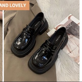 黒スニーカー プラットフォームローファー風カジュアル厚底シューズ