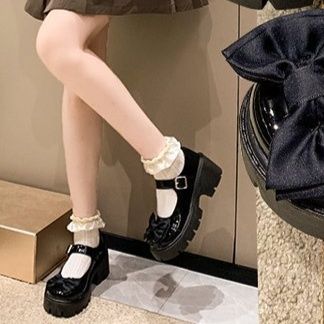 黒スニーカー 厚底ストラップシューズ