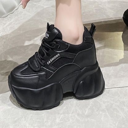 黒スニーカー ボリューム底デザイン紐締めスポーツシューズ