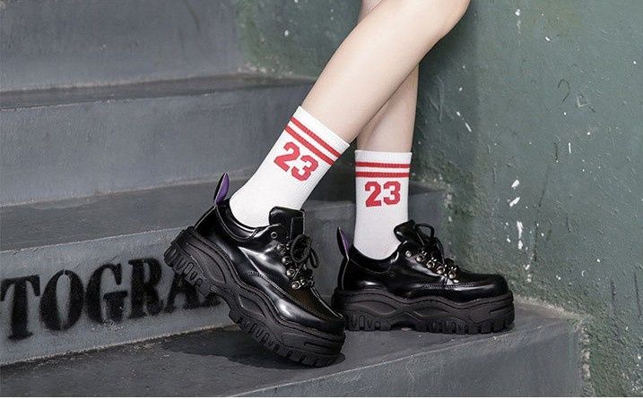 https://fulmo-img-server.com/black-sneaker-factory/1789004633285_qlcypu8v_3oiuo1ca.jpeg