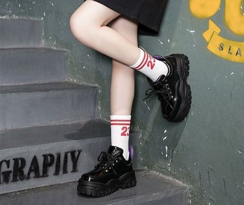 https://fulmo-img-server.com/black-sneaker-factory/1789004660076_0yari0oh_gzyoud0k.jpeg
