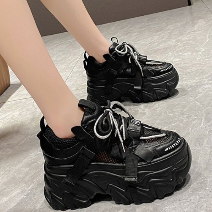 https://fulmo-img-server.com/black-sneaker-factory/1789089981662_s47o9jpf_y7xuk3gq.jpeg