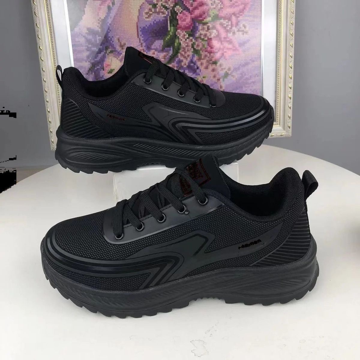 https://fulmo-img-server.com/black-sneaker-factory/18d2b42c-aa11-4fb6-a640-10a0ce877b34.jpg
