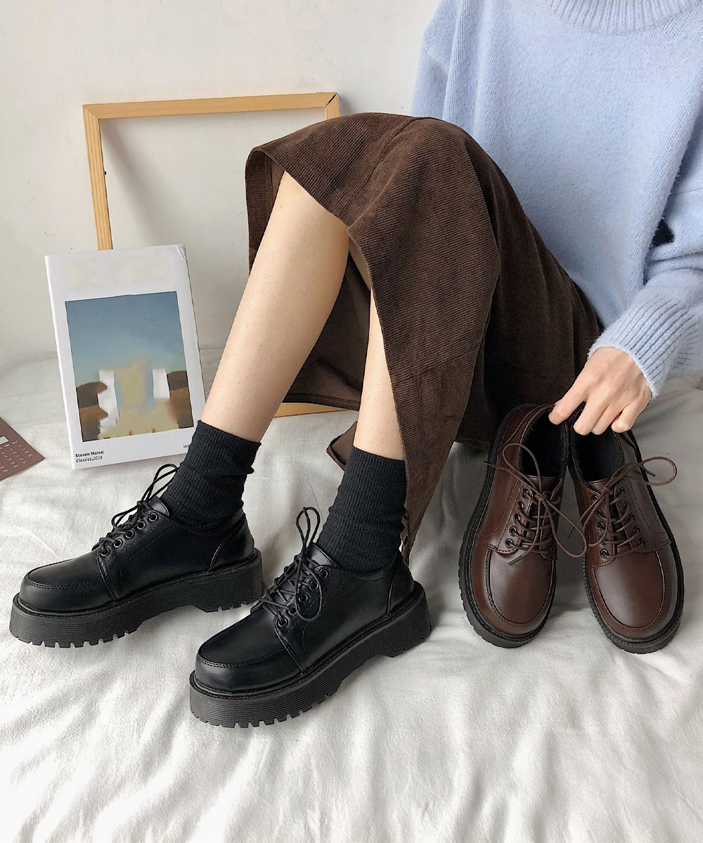 黒スニーカー 厚底編み上げローファー レースアップ マニッシュ