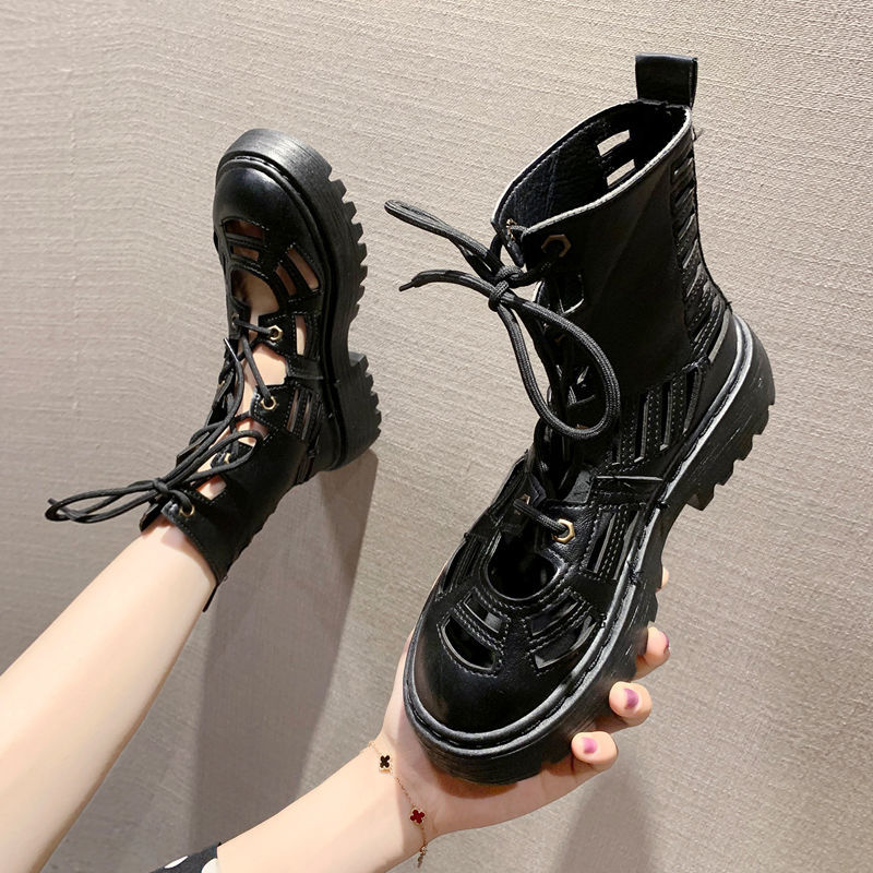 黒スニーカー 厚底レースアップカットアウトハイカットシューズ