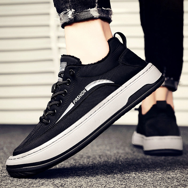 https://fulmo-img-server.com/black-sneaker-factory/27659ef4-eee5-4d2e-99db-c06e7e901375.jpg