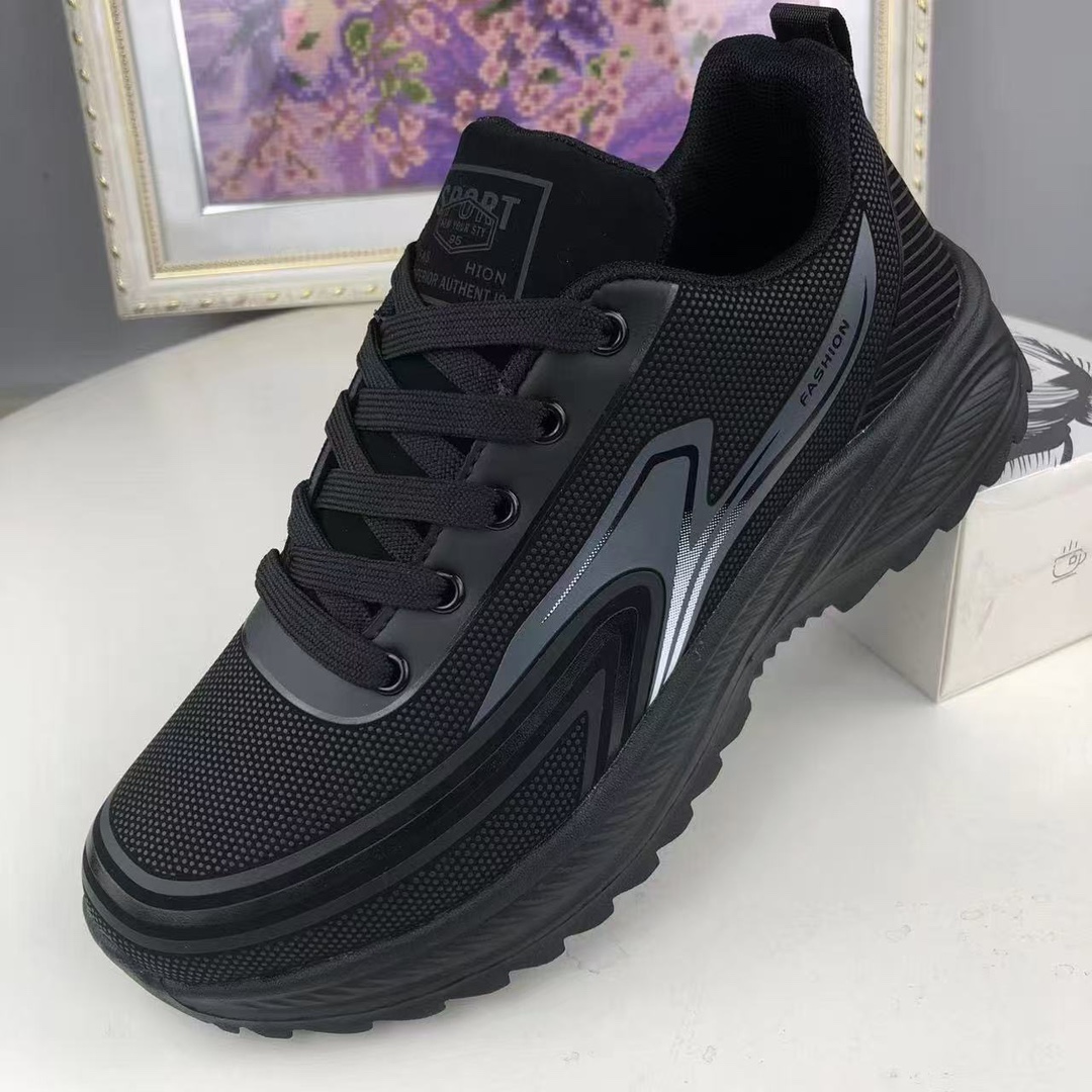 https://fulmo-img-server.com/black-sneaker-factory/4a574175-2271-44ea-964f-f2b7638928e6.jpg