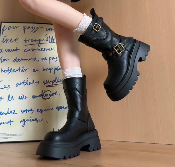 黒スニーカー 秋冬厚底ハイカットショートブーツ