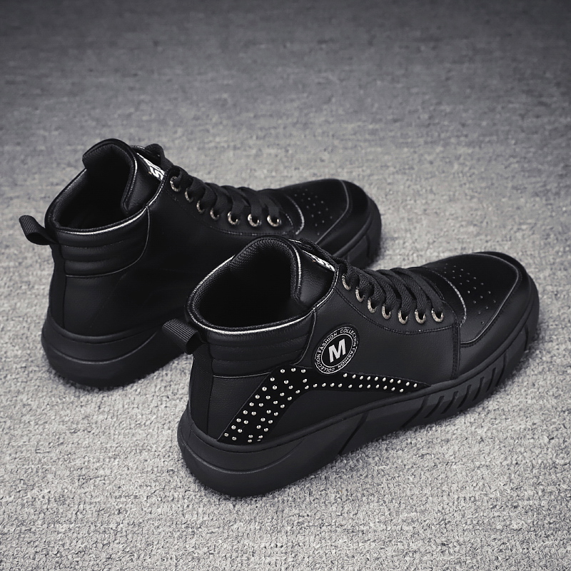 https://fulmo-img-server.com/black-sneaker-factory/56986e87-87be-4546-b309-1fa32961b165.jpg