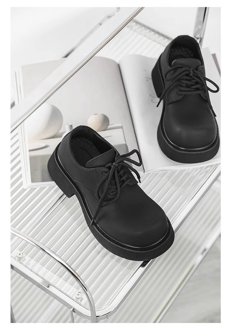 https://fulmo-img-server.com/black-sneaker-factory/5f507e8c-7437-4db0-b6c7-3dcbdfa8db15.jpg