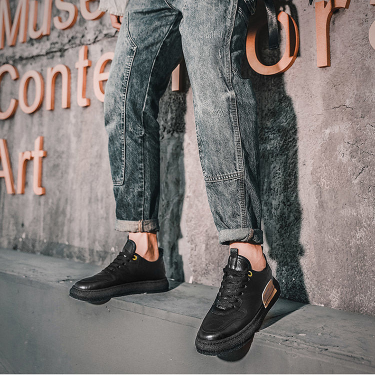 https://fulmo-img-server.com/black-sneaker-factory/6472bd73-5aec-4e89-a533-852ff0fdc608.jpg