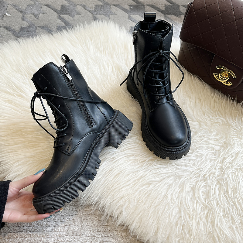 黒スニーカー レースアップ編み上げ厚底ショートブーツ