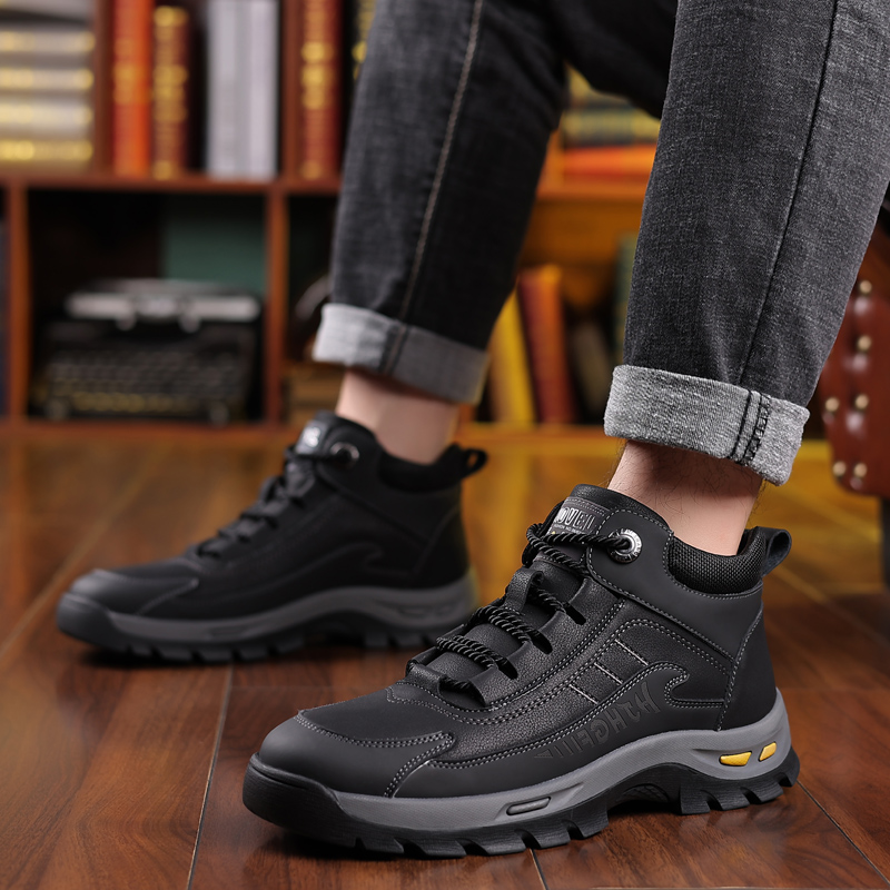 https://fulmo-img-server.com/black-sneaker-factory/69d5c173-a03e-4fa1-9bd1-9b957da67099.jpg
