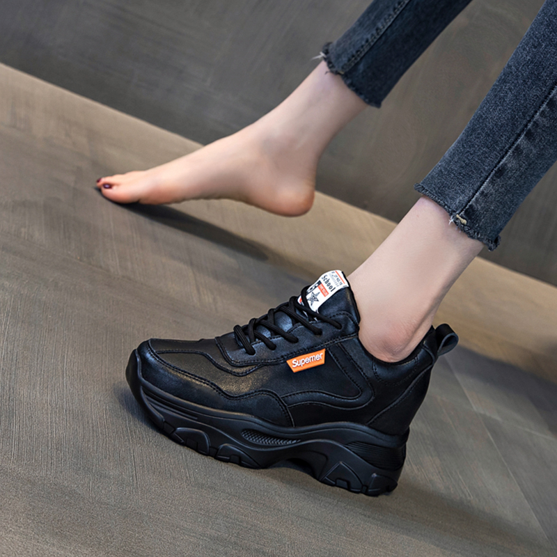 黒スニーカー 本革八センチ身長アップ運動靴