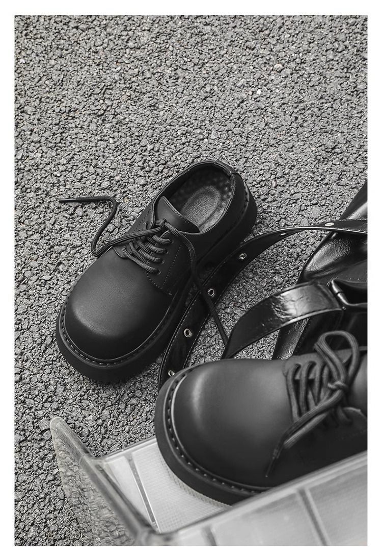 https://fulmo-img-server.com/black-sneaker-factory/6e7bb0c7-0ec0-4f52-bff1-abf312a57845.jpg