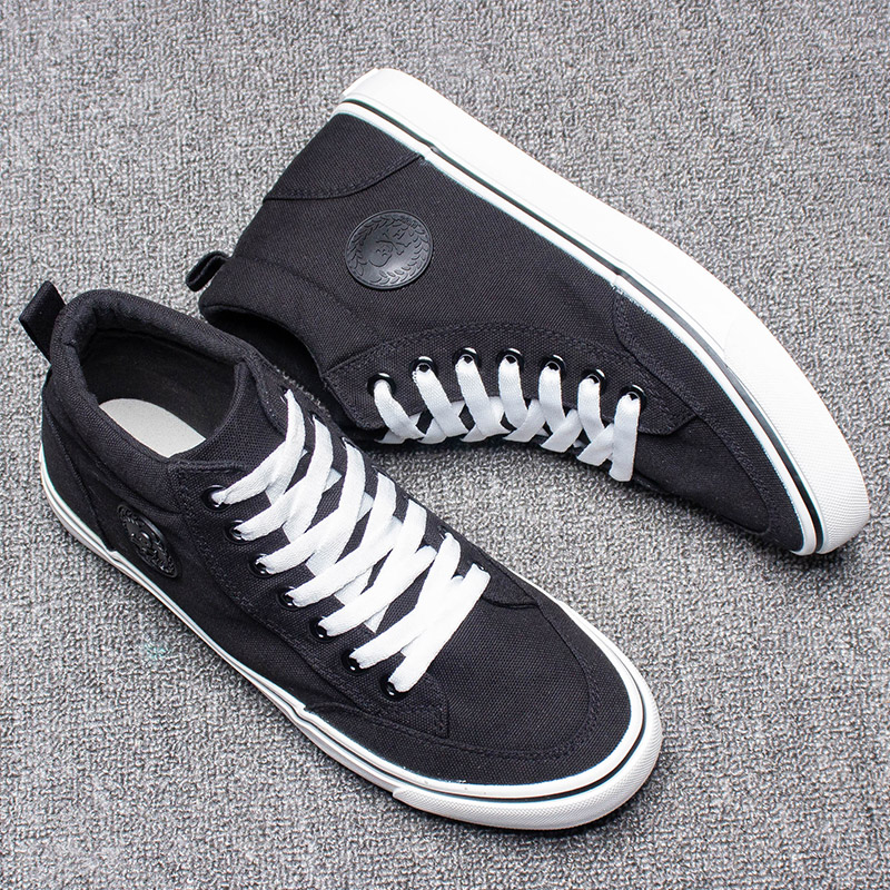 https://fulmo-img-server.com/black-sneaker-factory/6e8224f7-f82c-4be4-9608-8a72399e1cb4.jpg
