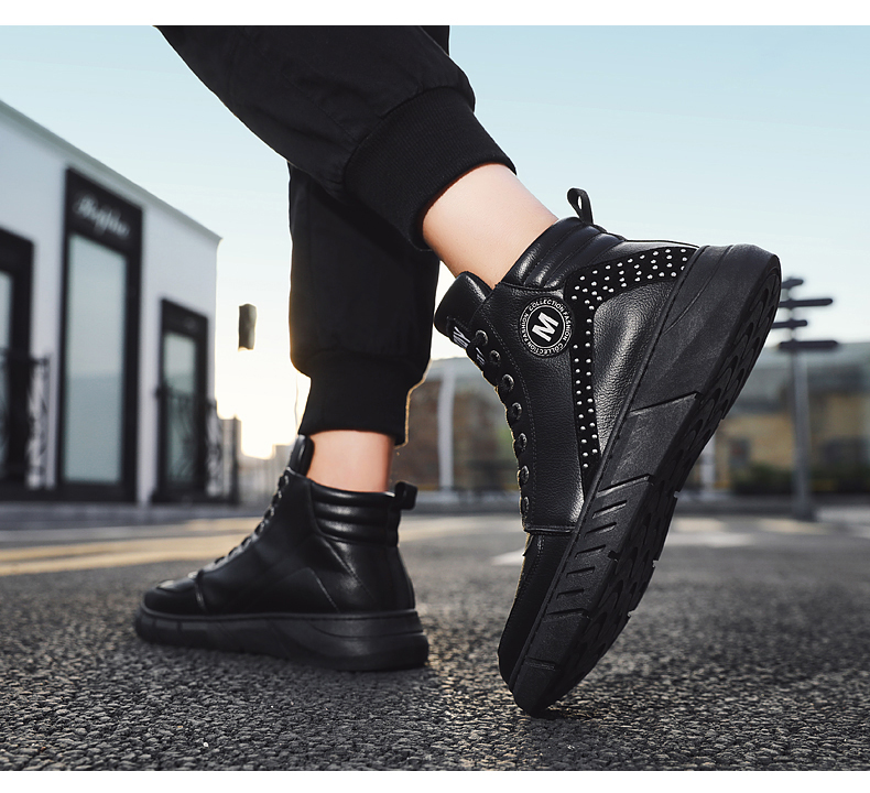 https://fulmo-img-server.com/black-sneaker-factory/770aa8f8-55d2-42f9-8182-4ab4ca84454b.jpg