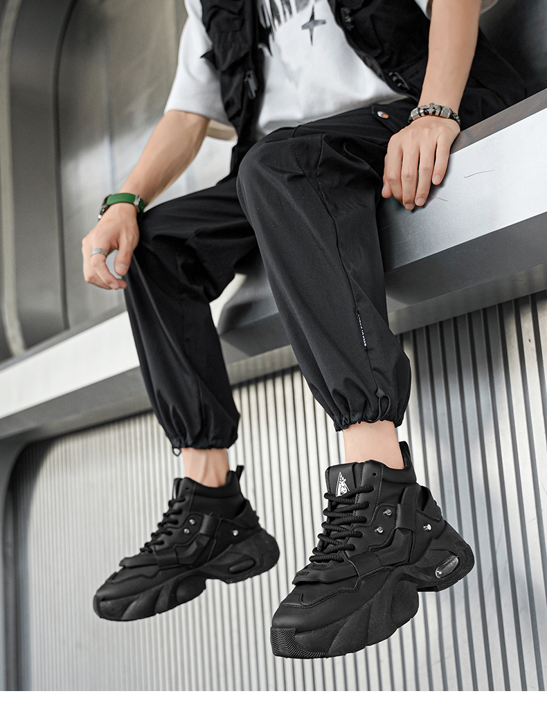 https://fulmo-img-server.com/black-sneaker-factory/8228e25a-3256-4a80-88d6-2042ef36bcd6.jpg