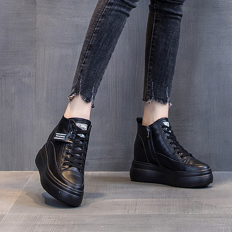 https://fulmo-img-server.com/black-sneaker-factory/863bad61-a644-4463-81cc-80b90ee07b20.jpg