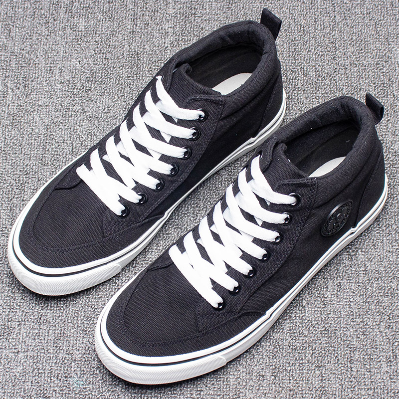https://fulmo-img-server.com/black-sneaker-factory/87af5376-d227-47ce-afad-17a6cdf5c3c7.jpg