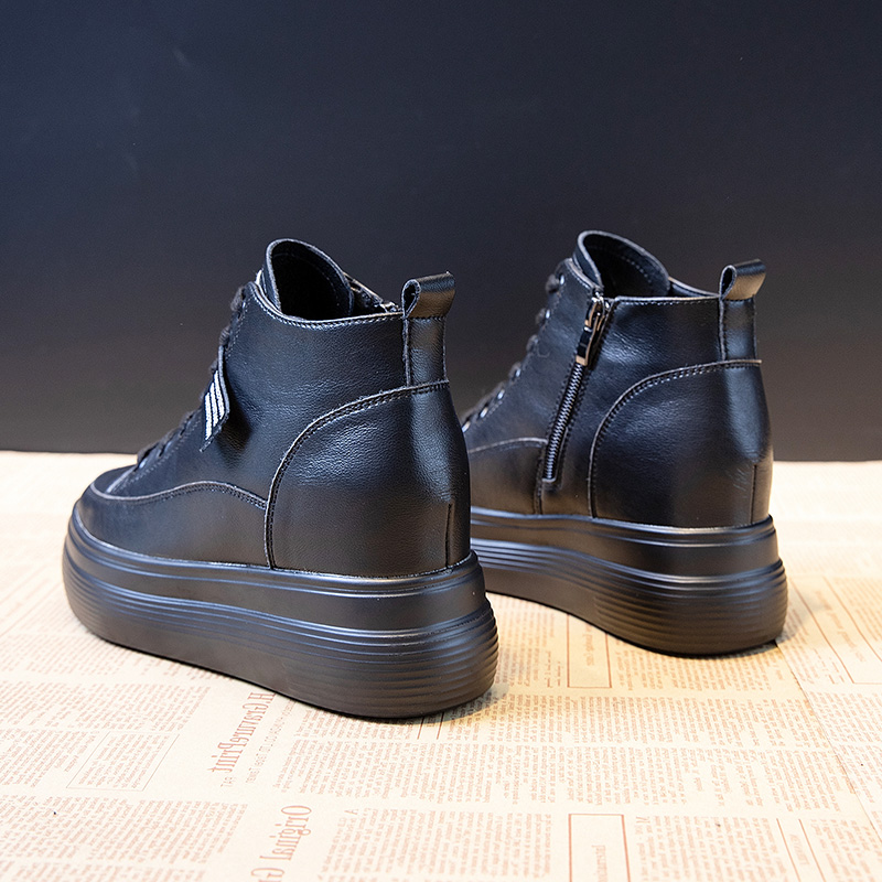 https://fulmo-img-server.com/black-sneaker-factory/8a63897a-6dc6-4ec4-883a-32d47ae2451e.jpg