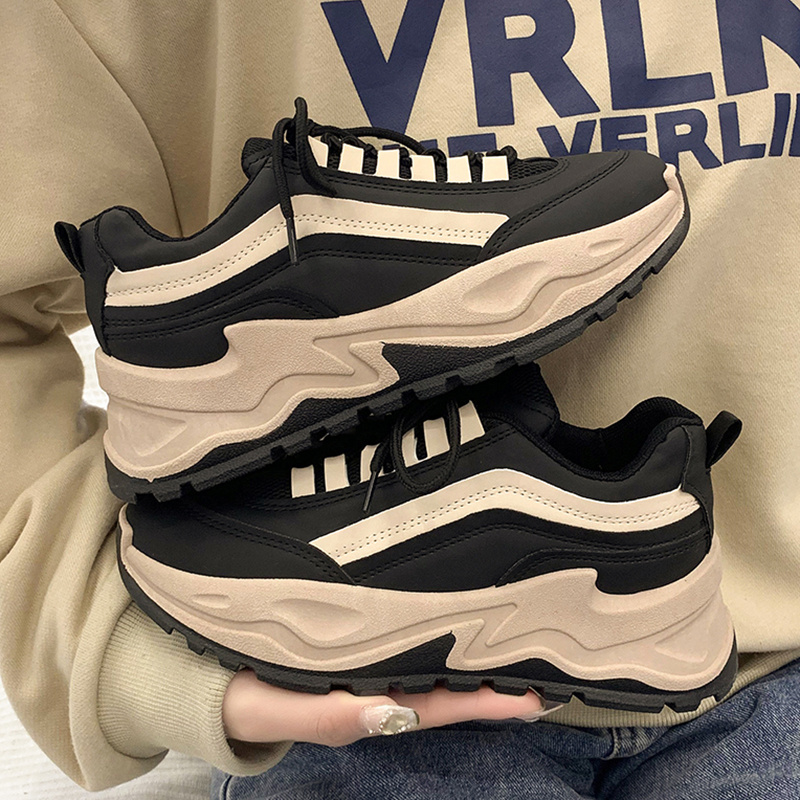 黒スニーカー ストリート厚底運動靴