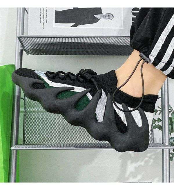 黒スニーカー 波型ソール ストレッチメッシュ スニーカー
