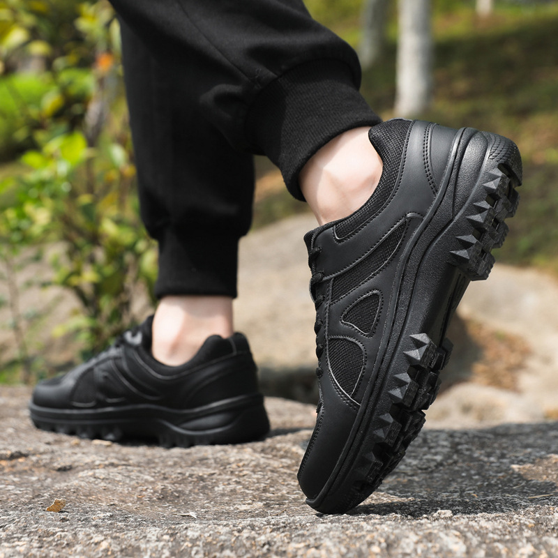 https://fulmo-img-server.com/black-sneaker-factory/9bb43a28-d16a-47a6-8c8c-4ed1580eaed1.jpg