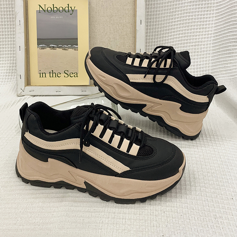 黒スニーカー ストリート厚底運動靴