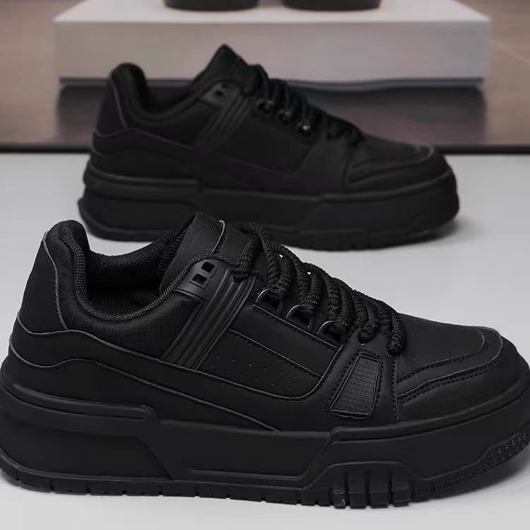 https://fulmo-img-server.com/black-sneaker-factory/ab3aa511-242d-46c2-8771-83409c6c37eb.jpg