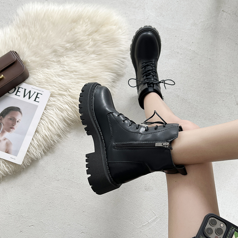 黒スニーカー レースアップ編み上げ厚底ショートブーツ