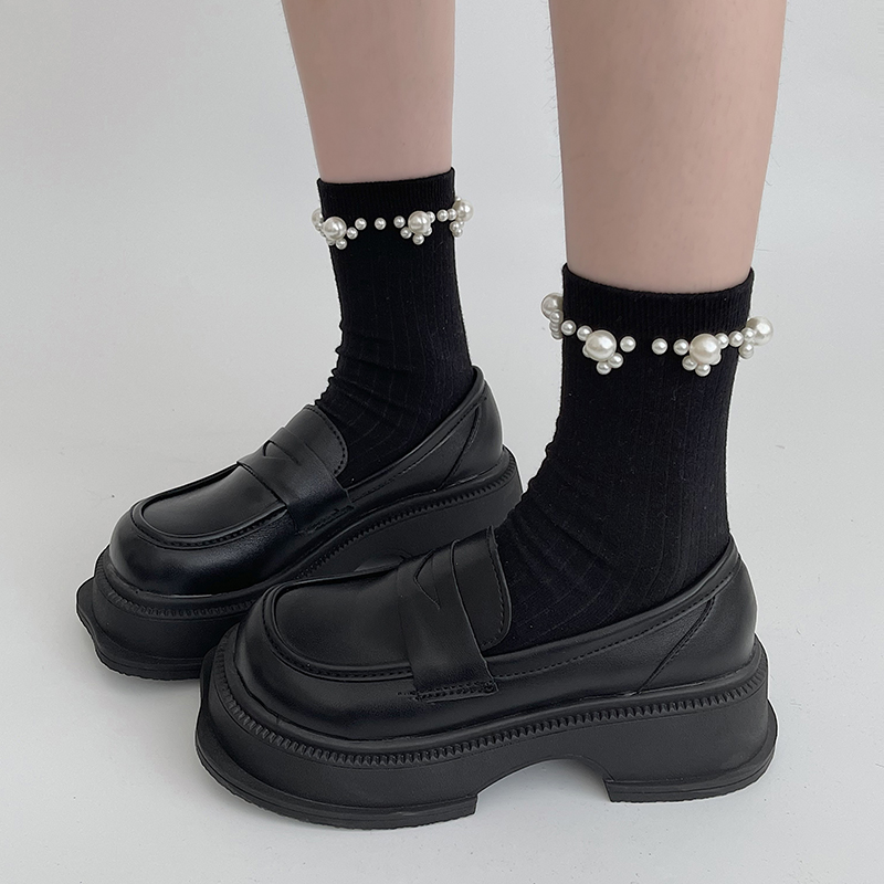 https://fulmo-img-server.com/black-sneaker-factory/b7694f9b-6b9b-44aa-bb25-ed6b0222172d.jpg