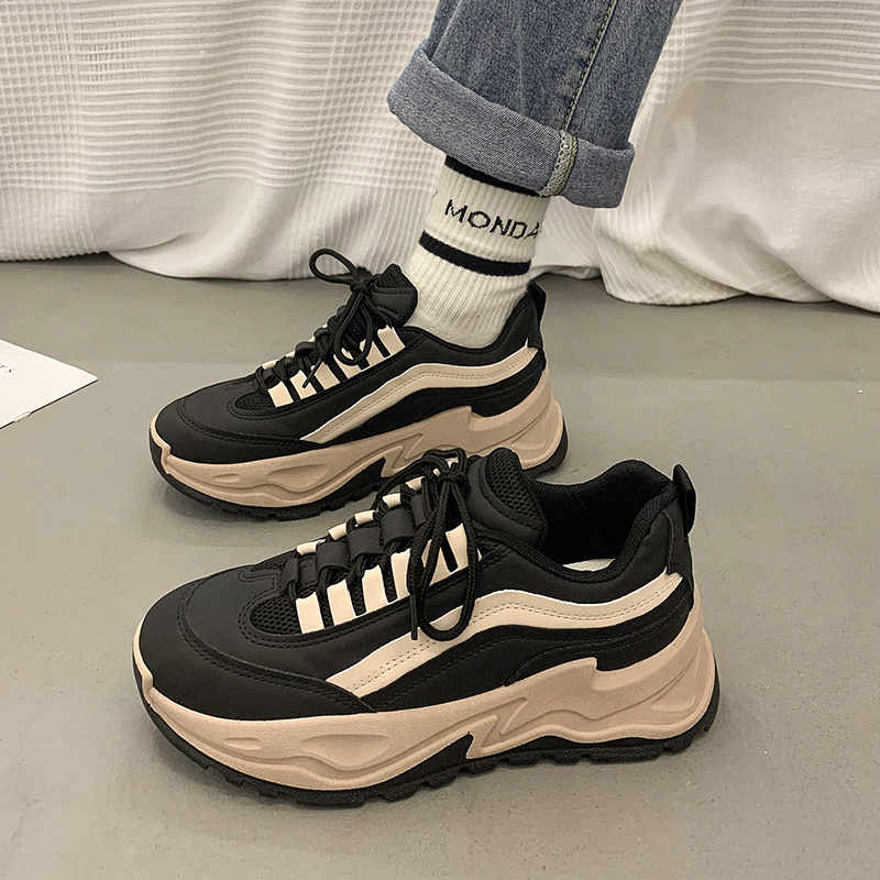 黒スニーカー ストリート厚底運動靴