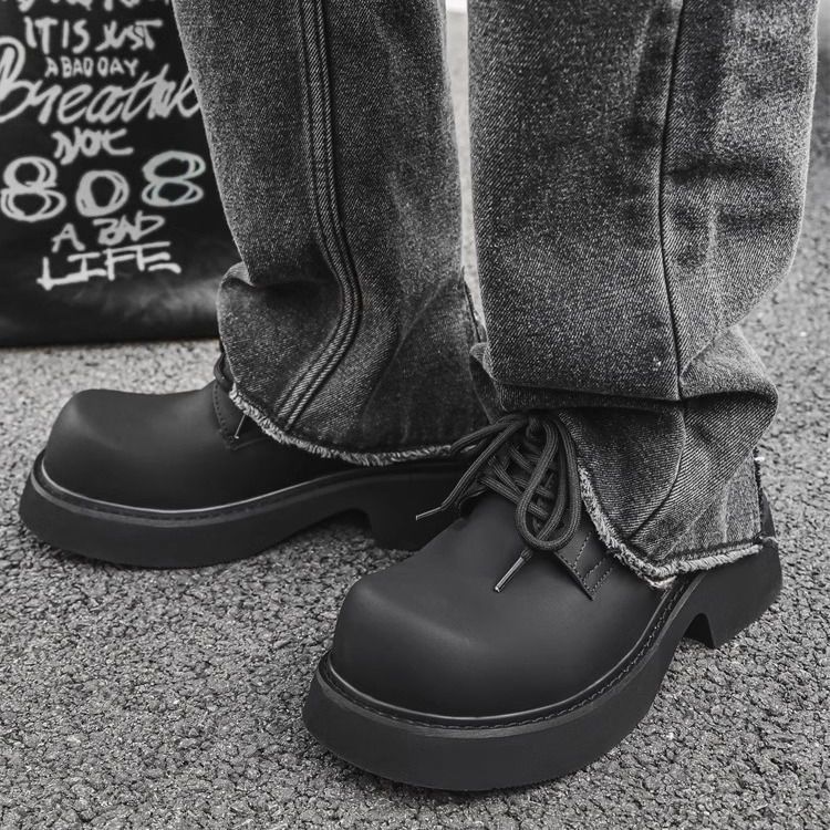 https://fulmo-img-server.com/black-sneaker-factory/ca60de58-b77c-4774-87a2-49ea16c99716.jpg