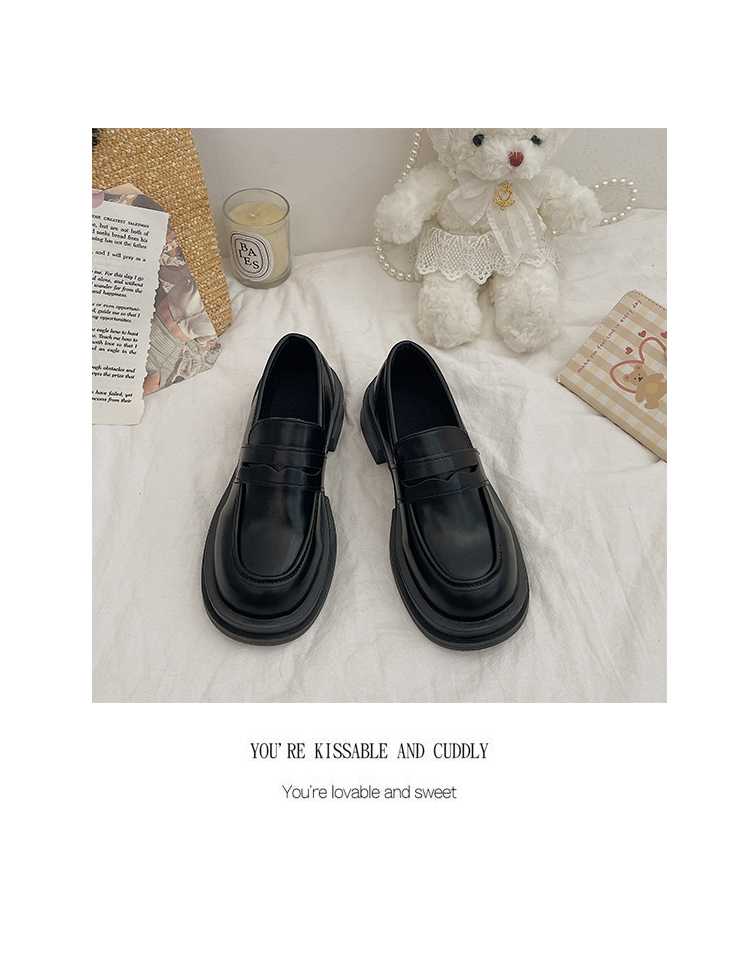 https://fulmo-img-server.com/black-sneaker-factory/d070253b-5142-4bf3-adb6-2d7eea0a53e8.jpg