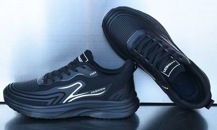 https://fulmo-img-server.com/black-sneaker-factory/d33ad9f5-c260-49ec-a3dd-959167002be4.jpg