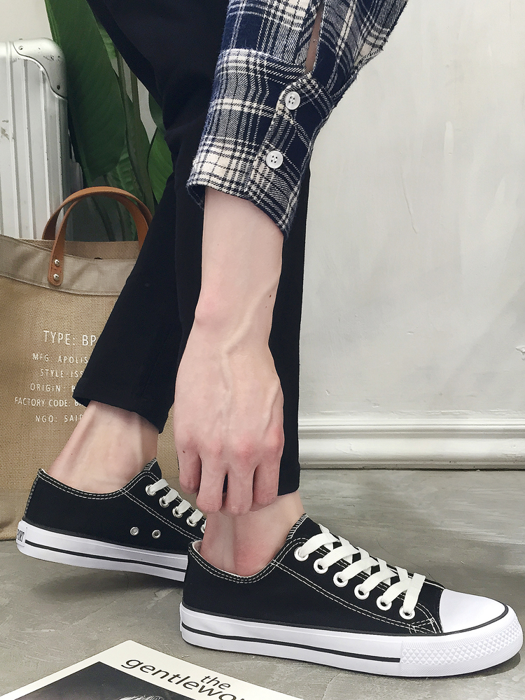 https://fulmo-img-server.com/black-sneaker-factory/d503c6e7-ce83-4e75-99e7-71e88dd216cd.jpg